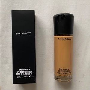 MAC Matchmaster SPF 15 Foundation